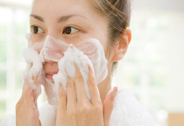Làm sạch da bằng cách Rửa mặt+ Tẩy trang