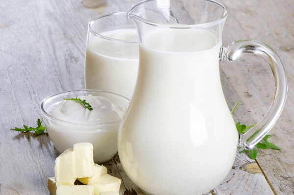 Giải đáp: Có nên uống sữa tươi khi đói không?