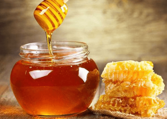 Trị dị ứng da mặt bằng mật ong