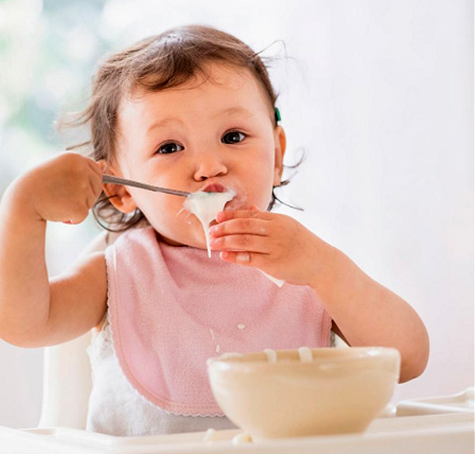 Trẻ dưới 1 tuổi có nên ăn váng sữa?