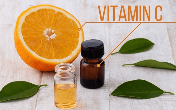 Da dầu mụn có nên dùng serum vitamin C
