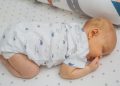 Có nên cho trẻ sơ sinh ngủ nằm sấp không