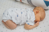 Có nên cho trẻ sơ sinh ngủ nằm sấp không – Các mẹ cần lưu ý