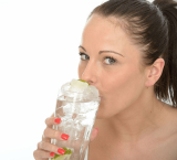 Tại Sao Uống Nước Đá Lại Nóng? Sự Thật Không Ngờ